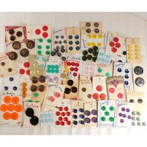 Vintage Buttons On Cards Lot Of 24 Pinks, Purples  Burgundy LaMode, LeBouton NOS